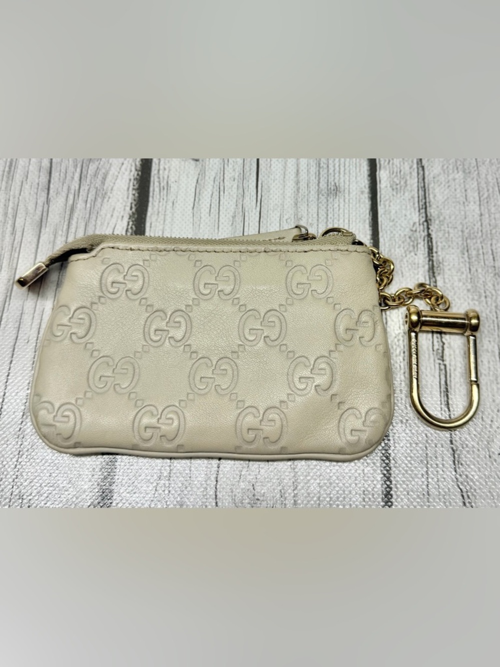 PRE LOVED Light Gray Gucci Guccissima Coin Purse with key ring hook